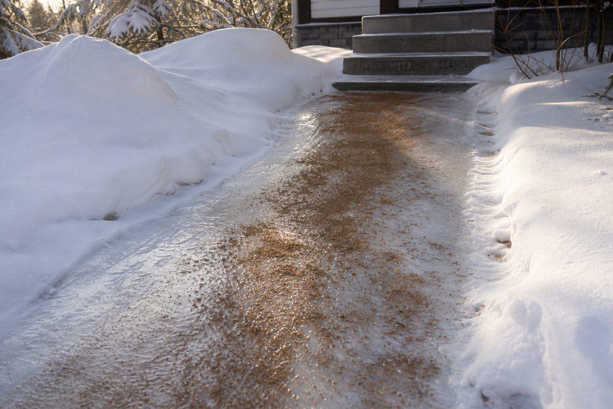 Sanding & Ice Control in Thunder Bay